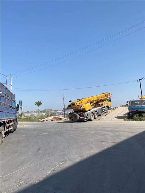 都兰县25吨吊车的租赁价格大概是多少？