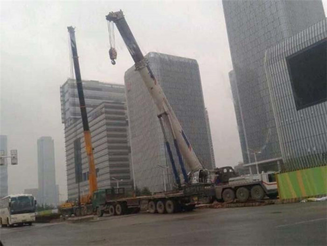 都兰县25吨吊车能吊多重设备？